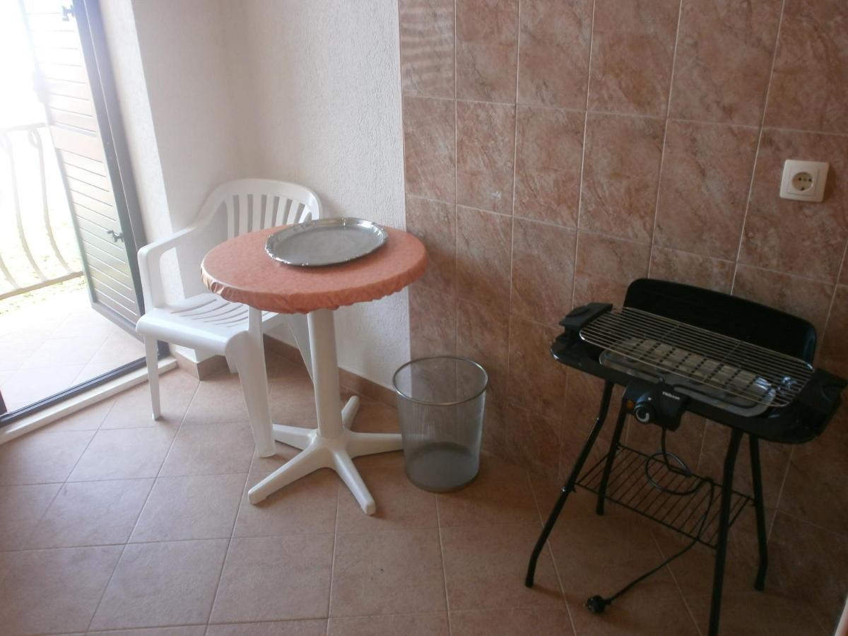 Apartments By The Sea Podgora, Makarska - 12326 Bagian luar foto