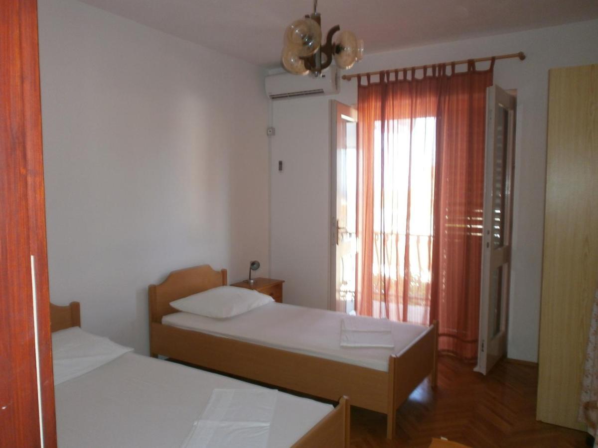 Apartments By The Sea Podgora, Makarska - 12326 Bagian luar foto